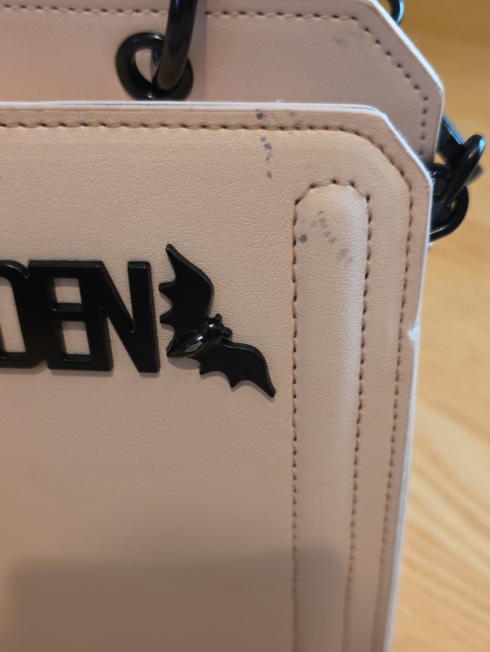 Steve Madden White Crossbody with Black Bats Logo - Picture 7 of 12
